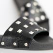 papuci cu accesorii metalice