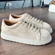 Pantofi sport anatomici Ted TB100 din piele întoarsă bej, vedere laterală, încălțăminte confortabilă compatibilă cu branțuri ortopedice.
